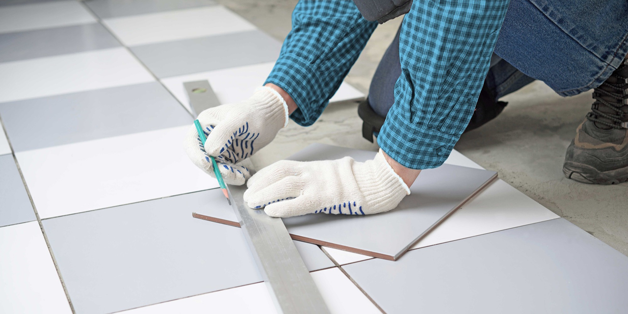 tiler wearing gloves